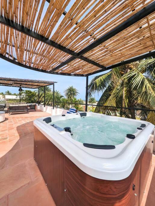 מהבליפורם Cove Luxury Beach Villa מראה חיצוני תמונה